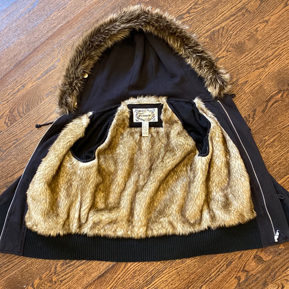 Forever 21 Vintage Black Hoodie Jacket with vegan Fur size M